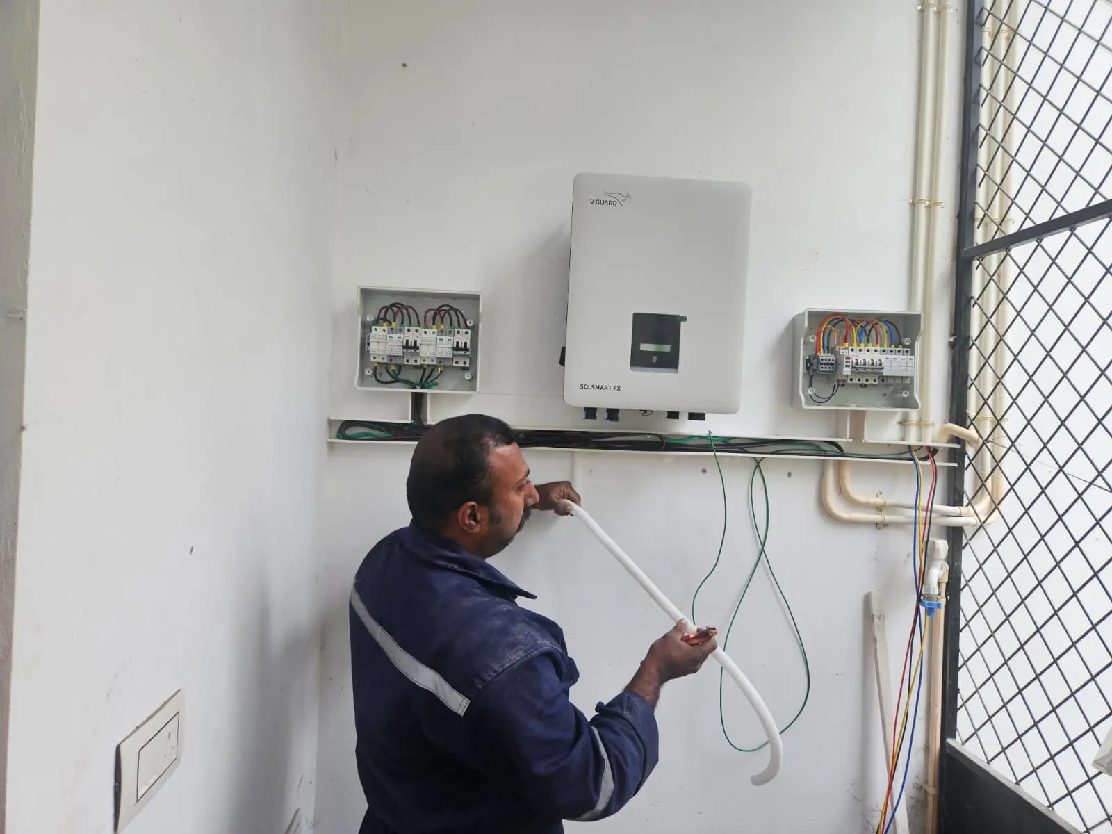 Solar inverter wiring and commissioning