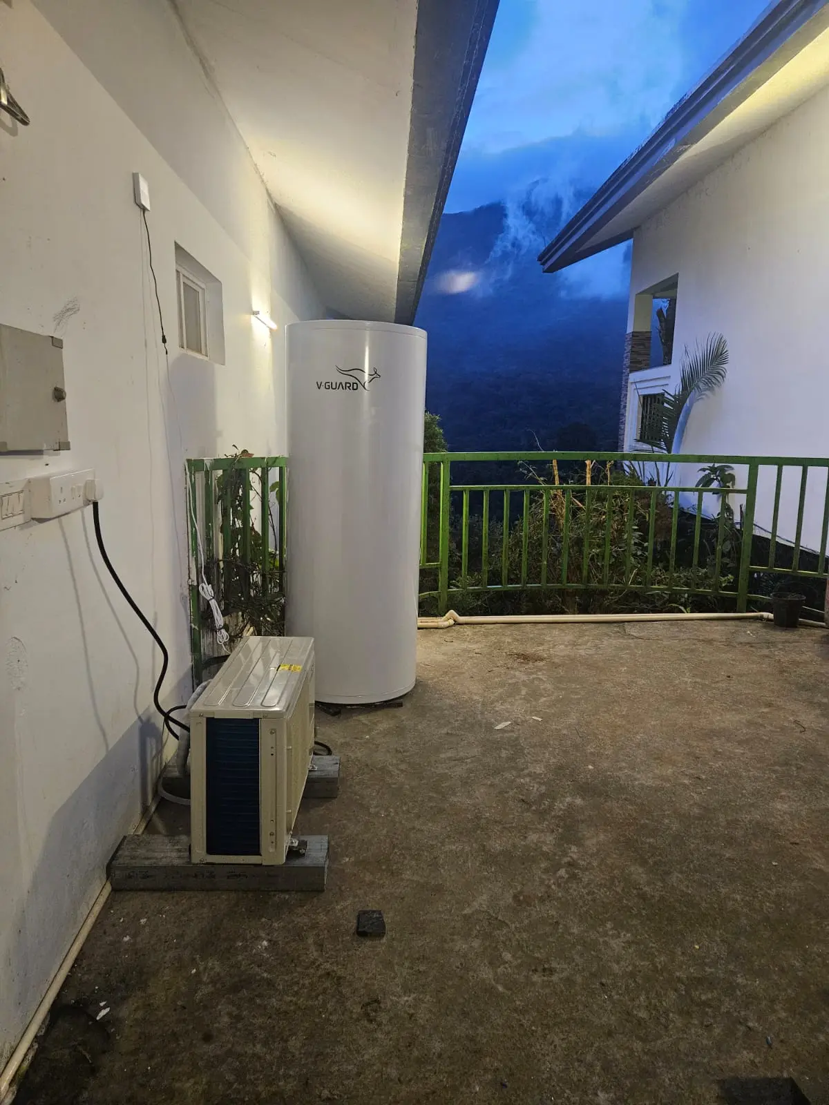 Outdoor heat pump installation
