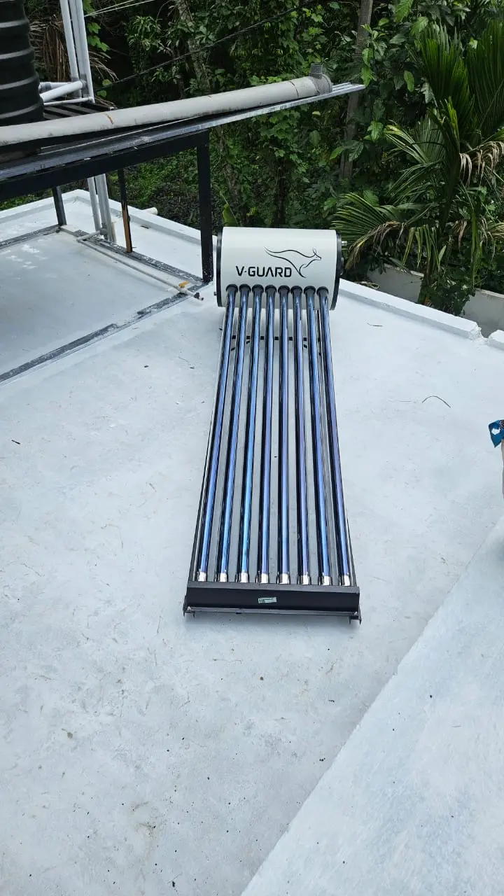 Flat-roof solar water heater